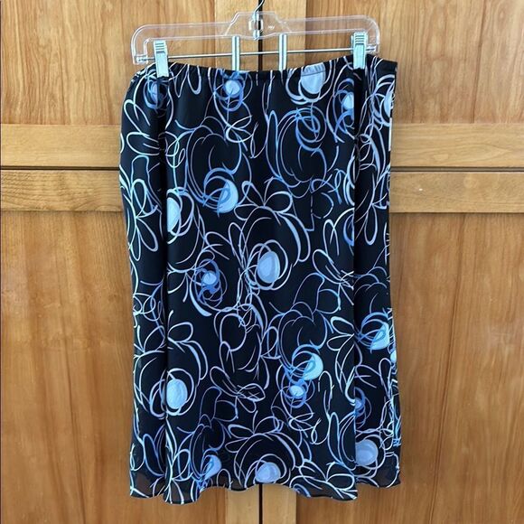 Asymmetrical Blue and Black Ruffled Short Sleeve Blouse - Picture 6 of 9